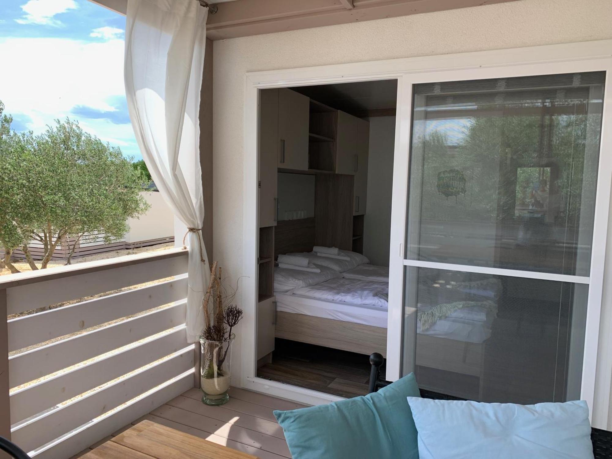 Mobile Home M&M Drage Room photo